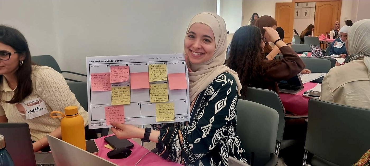 A WomenInCtrl participant presenting her team’s ideas